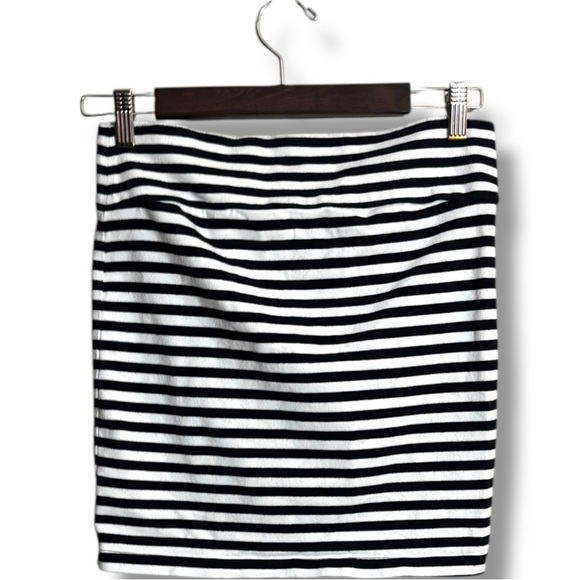Black and White Contrasting Stripes High Waist Bodycon Mini Pencil Skirt - Picture 15 of 15